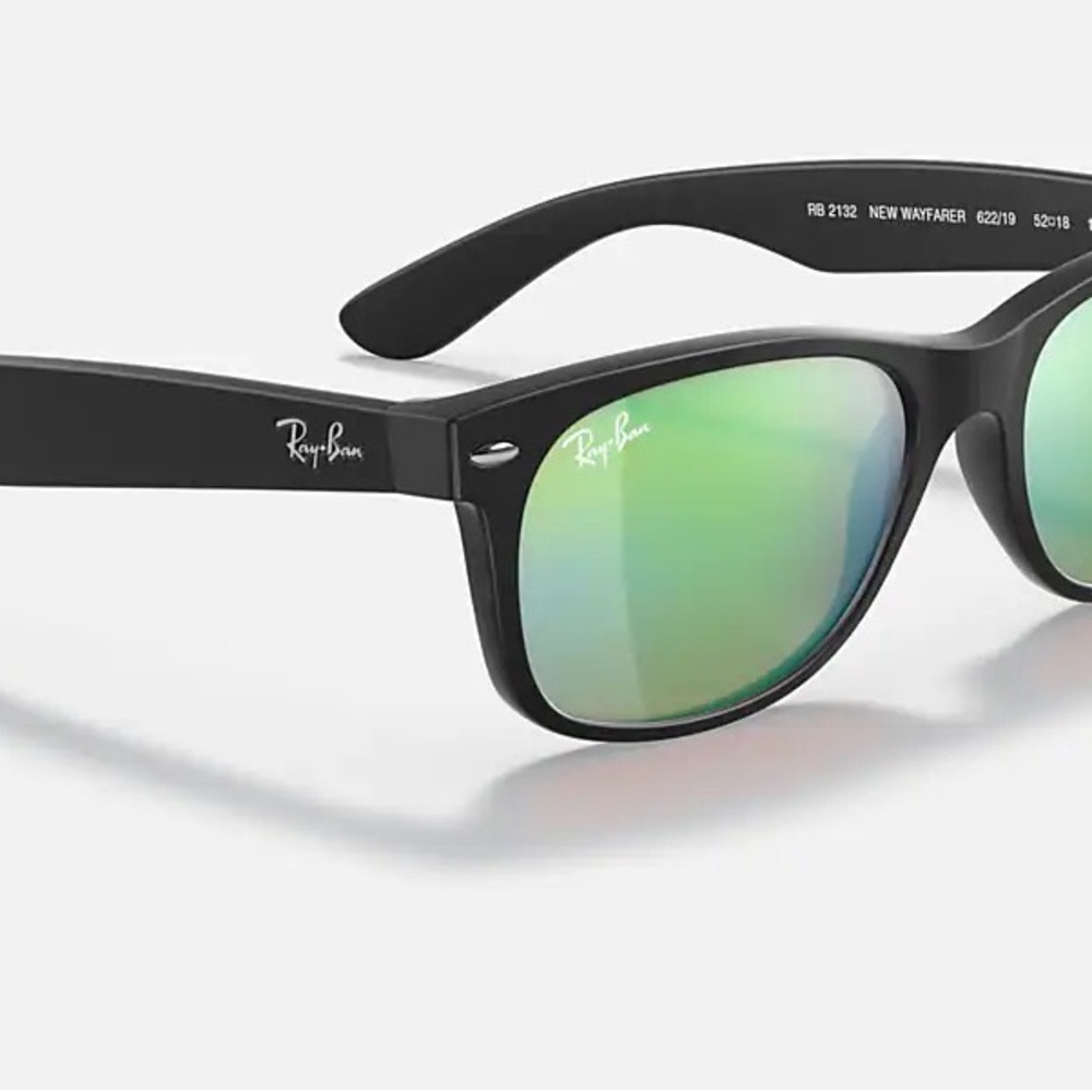 Rayban great condition!! Green blue reflective. Worn only a few times.